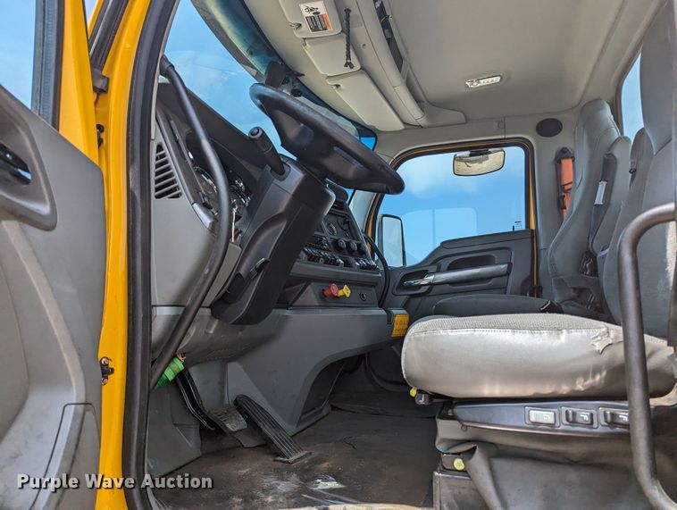 image for item MY9457 2019 Kenworth T680  semi truck