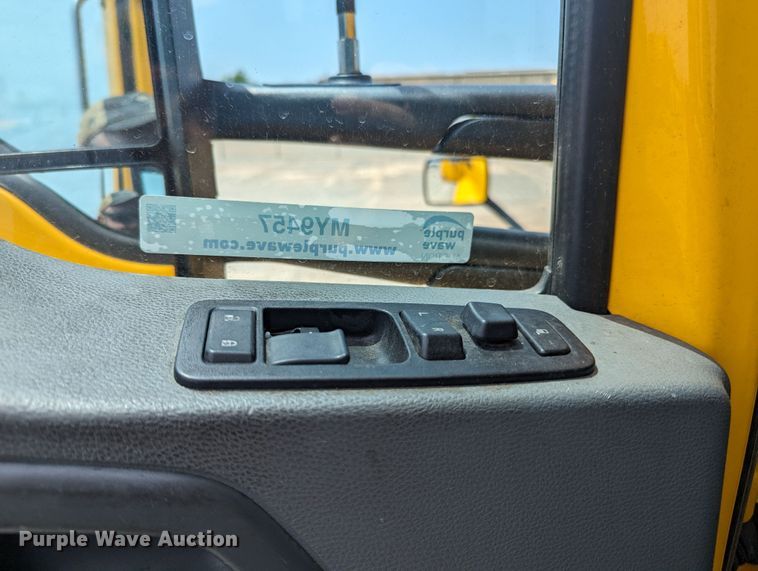 image for item MY9457 2019 Kenworth T680  semi truck