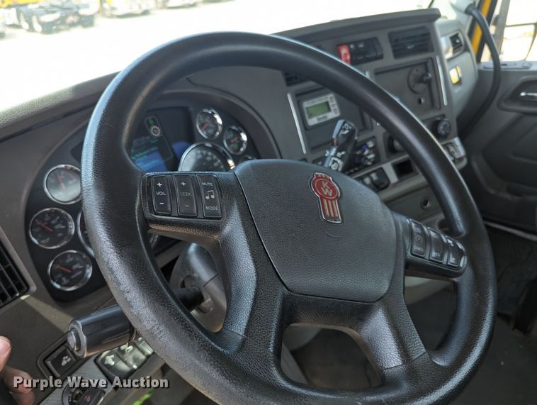 image for item MY9457 2019 Kenworth T680  semi truck