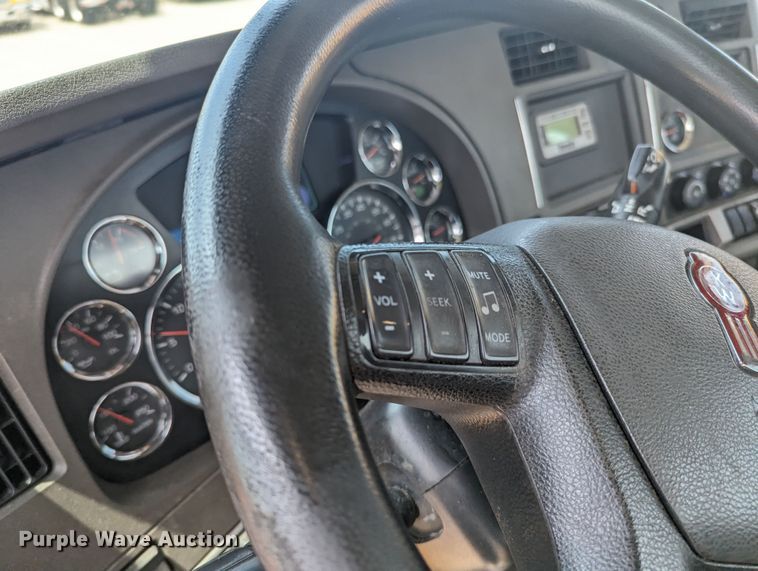 image for item MY9457 2019 Kenworth T680  semi truck