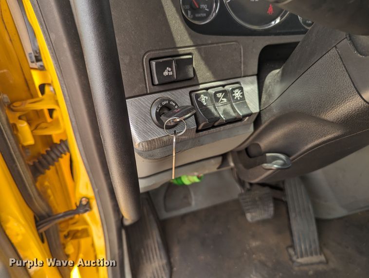 image for item MY9457 2019 Kenworth T680  semi truck