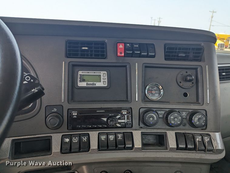 image for item MY9457 2019 Kenworth T680  semi truck