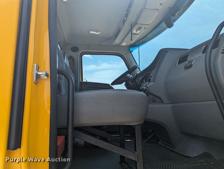 image for item MY9457 2019 Kenworth T680  semi truck