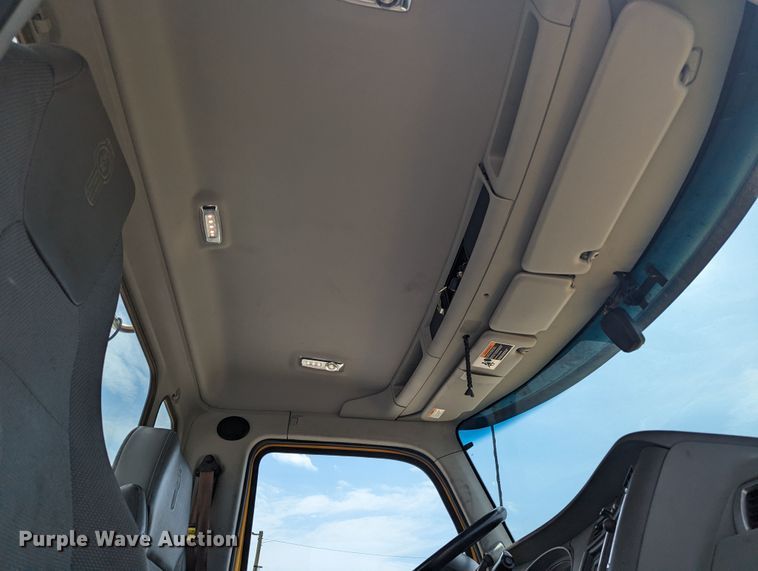 image for item MY9457 2019 Kenworth T680  semi truck