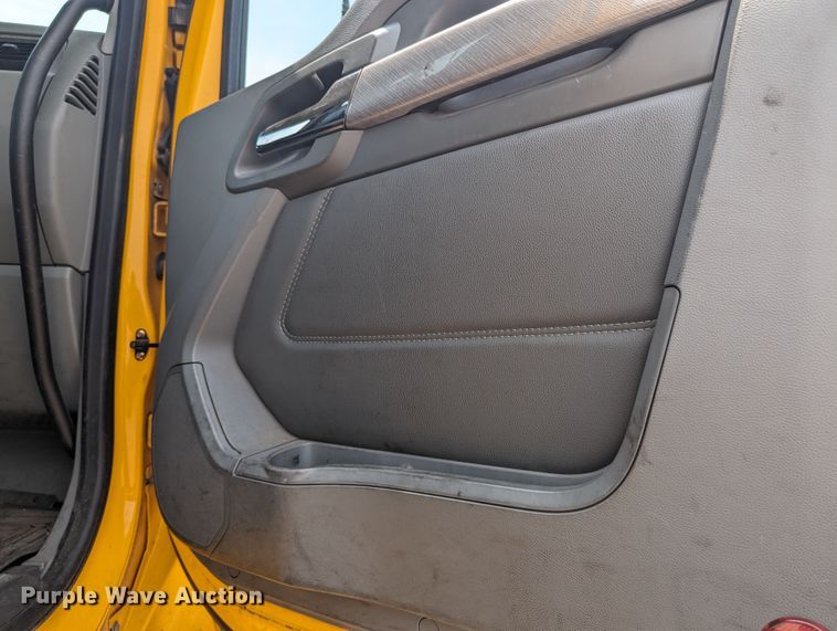 image for item MY9457 2019 Kenworth T680  semi truck