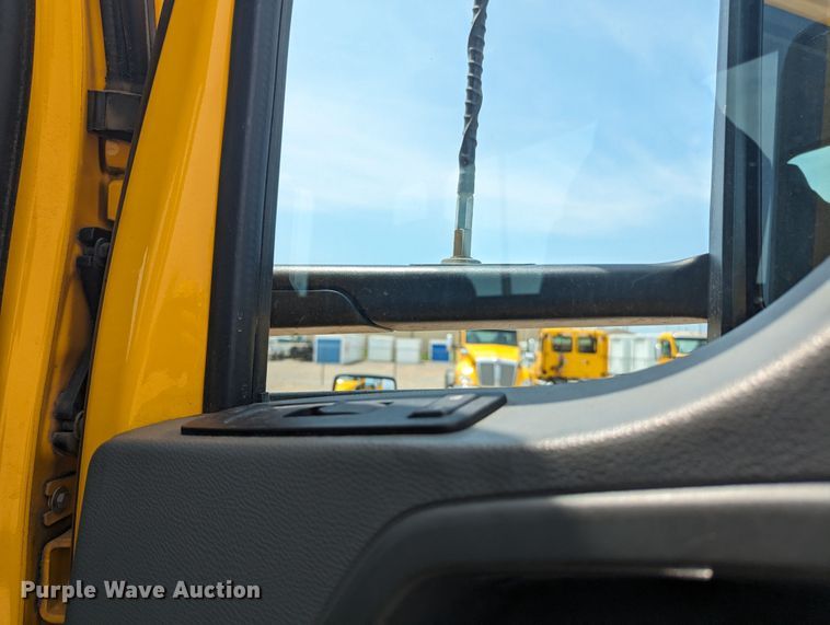 image for item MY9457 2019 Kenworth T680  semi truck