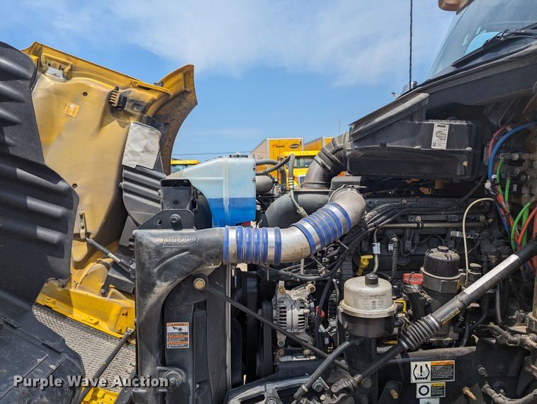 image for item MY9457 2019 Kenworth T680  semi truck