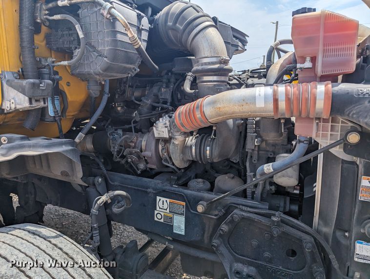 image for item MY9457 2019 Kenworth T680  semi truck