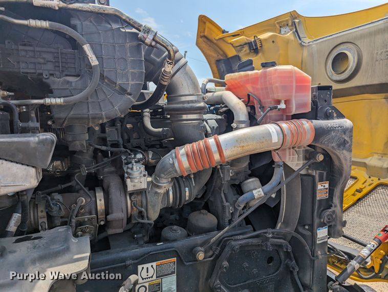 image for item MY9457 2019 Kenworth T680  semi truck