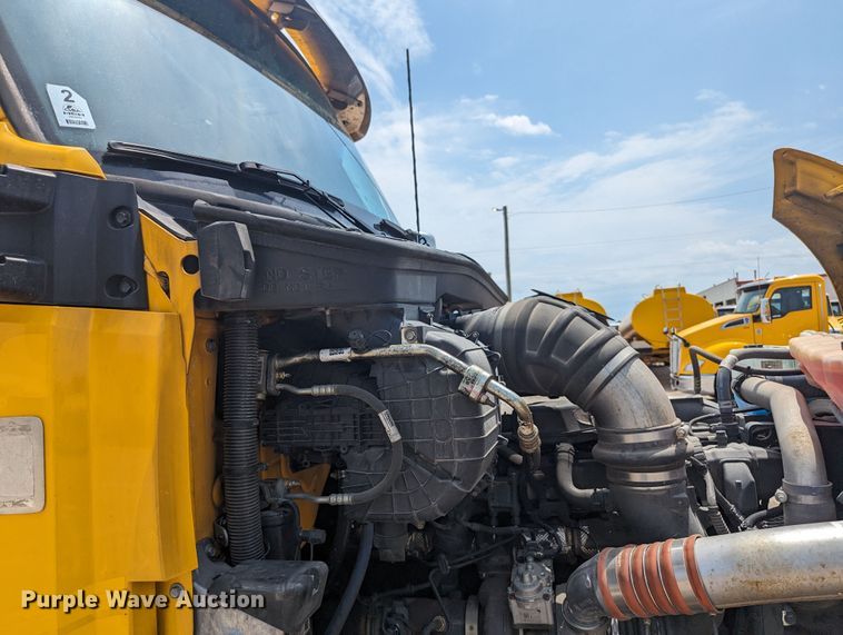 image for item MY9457 2019 Kenworth T680  semi truck