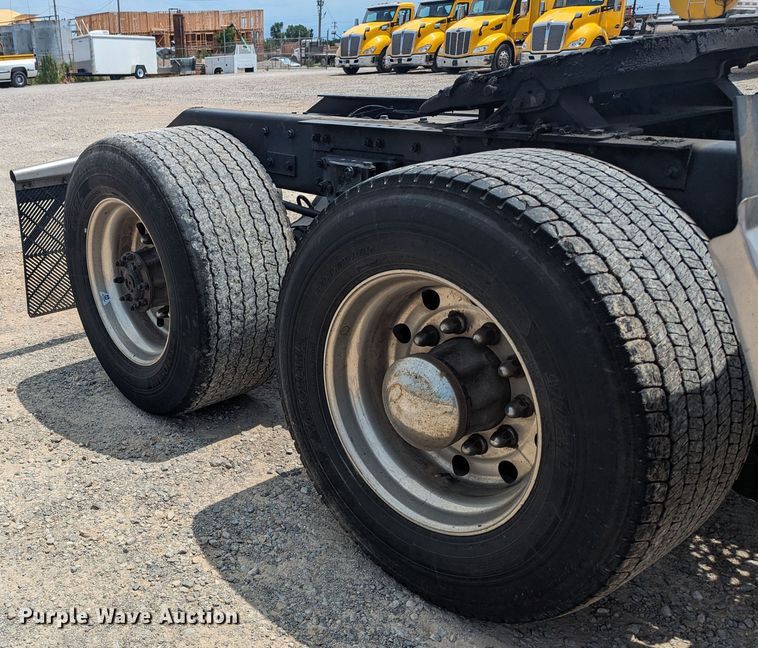 image for item MY9457 2019 Kenworth T680  semi truck