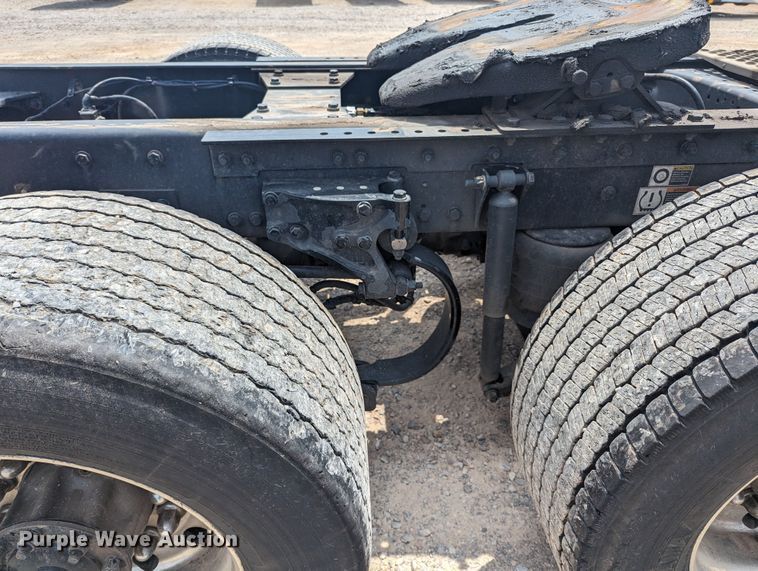 image for item MY9457 2019 Kenworth T680  semi truck