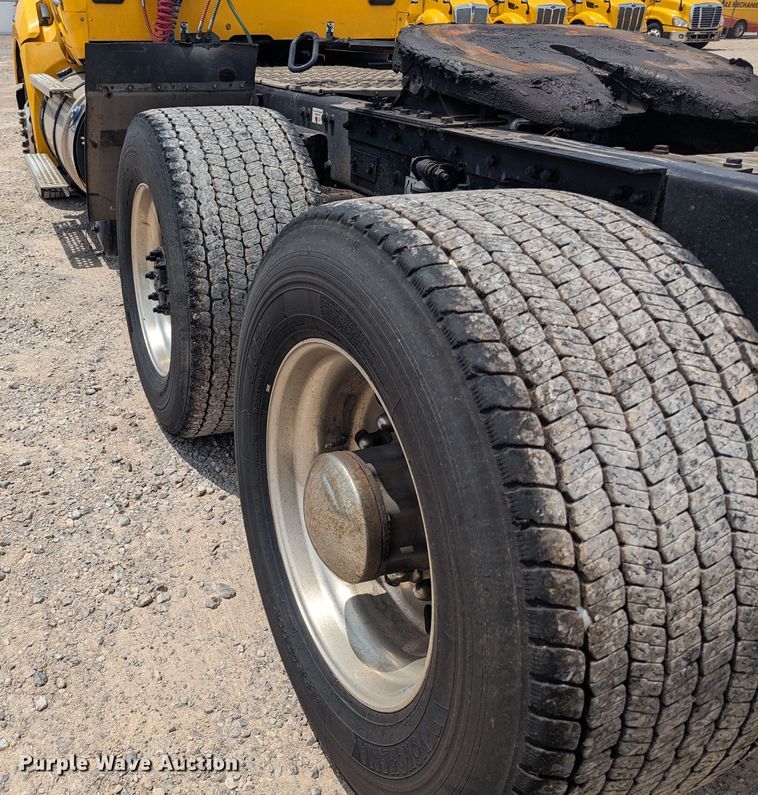 image for item MY9457 2019 Kenworth T680  semi truck