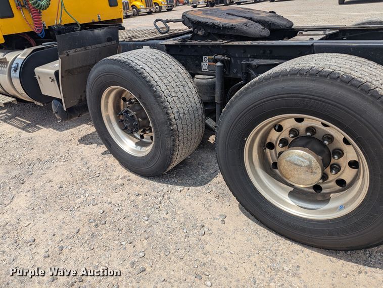 image for item MY9457 2019 Kenworth T680  semi truck