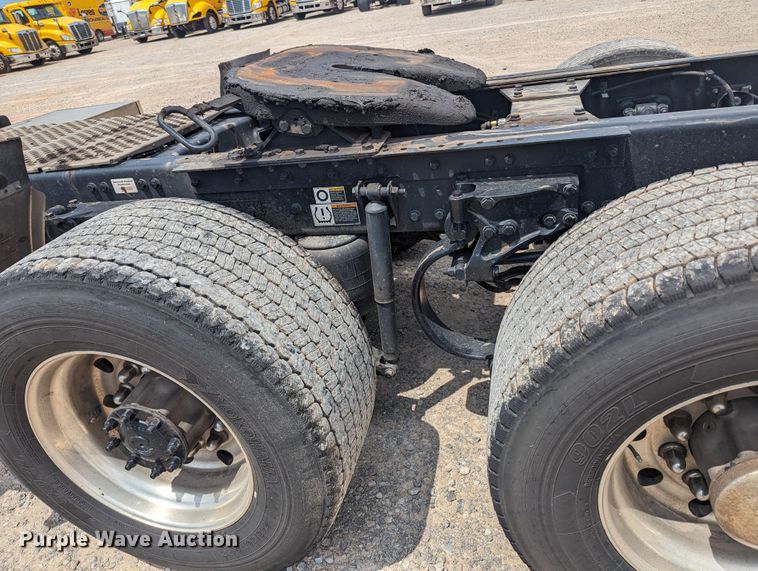 image for item MY9457 2019 Kenworth T680  semi truck