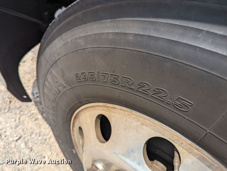 image for item MY9457 2019 Kenworth T680  semi truck