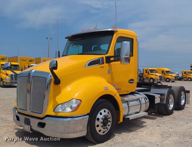 image for item MY9458 2019 Kenworth T680  semi truck