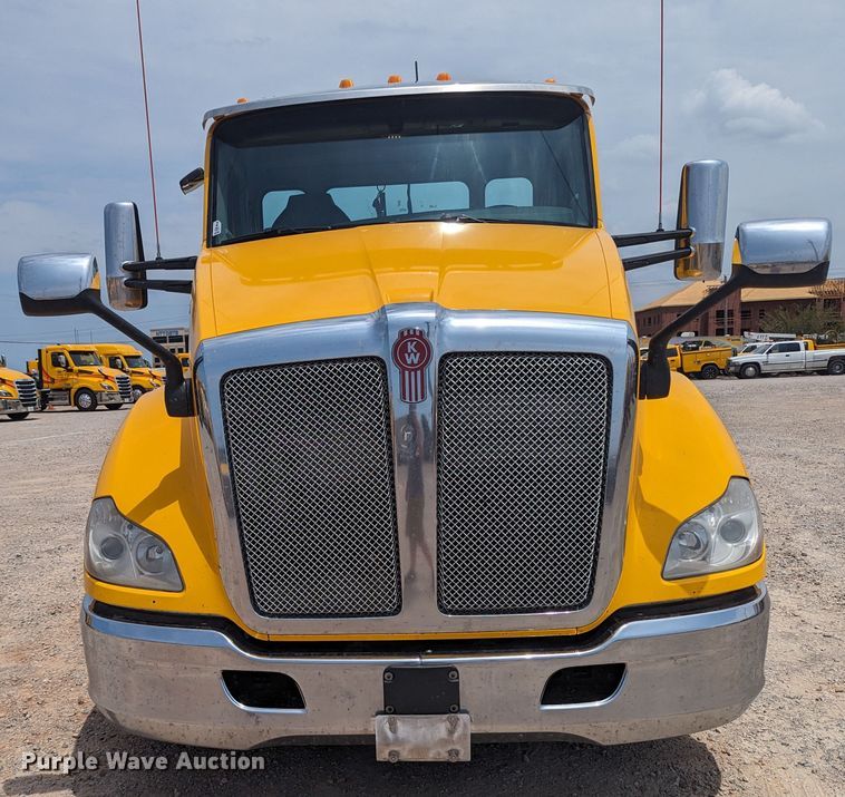 image for item MY9458 2019 Kenworth T680  semi truck