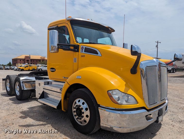 image for item MY9458 2019 Kenworth T680  semi truck