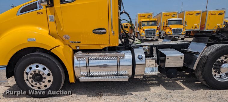image for item MY9458 2019 Kenworth T680  semi truck