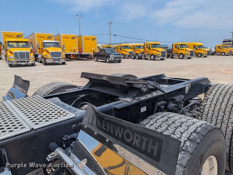 image for item MY9458 2019 Kenworth T680  semi truck