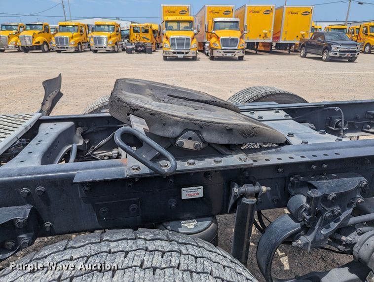 image for item MY9458 2019 Kenworth T680  semi truck