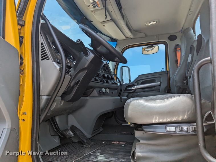 image for item MY9458 2019 Kenworth T680  semi truck