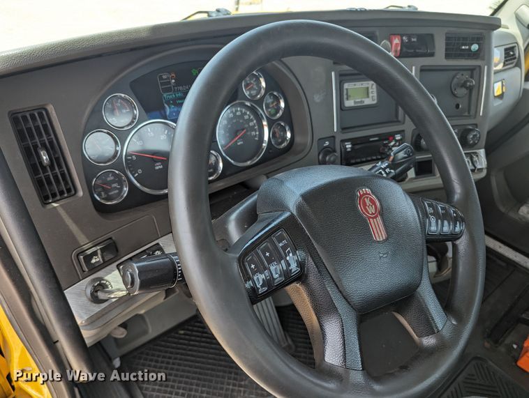 image for item MY9458 2019 Kenworth T680  semi truck