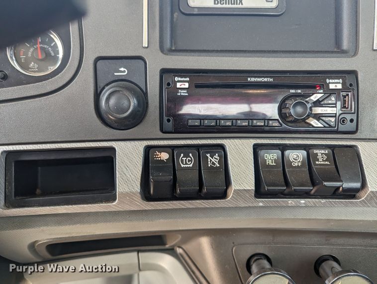 image for item MY9458 2019 Kenworth T680  semi truck