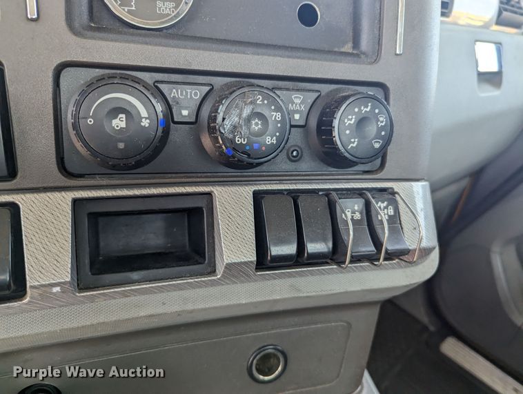 image for item MY9458 2019 Kenworth T680  semi truck