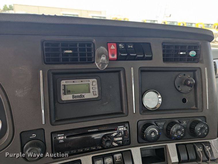 image for item MY9458 2019 Kenworth T680  semi truck