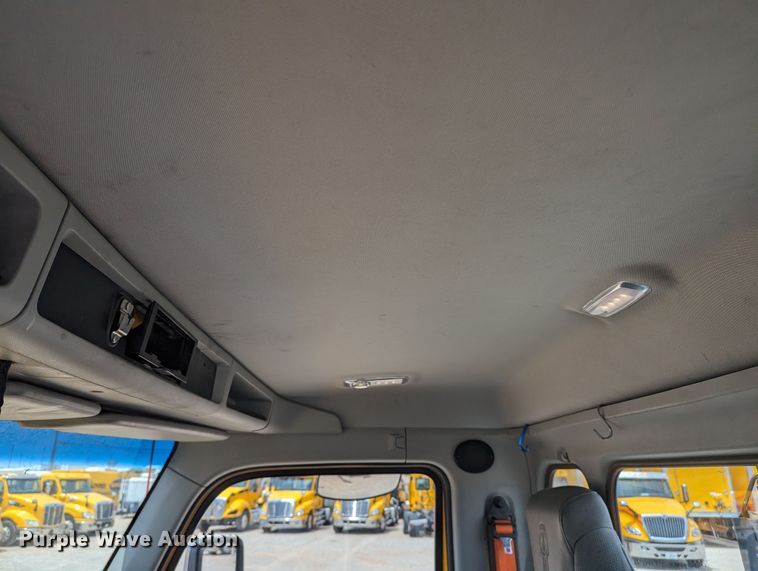 image for item MY9458 2019 Kenworth T680  semi truck