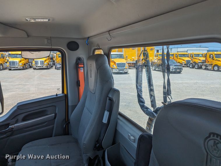 image for item MY9458 2019 Kenworth T680  semi truck