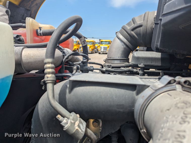 image for item MY9458 2019 Kenworth T680  semi truck