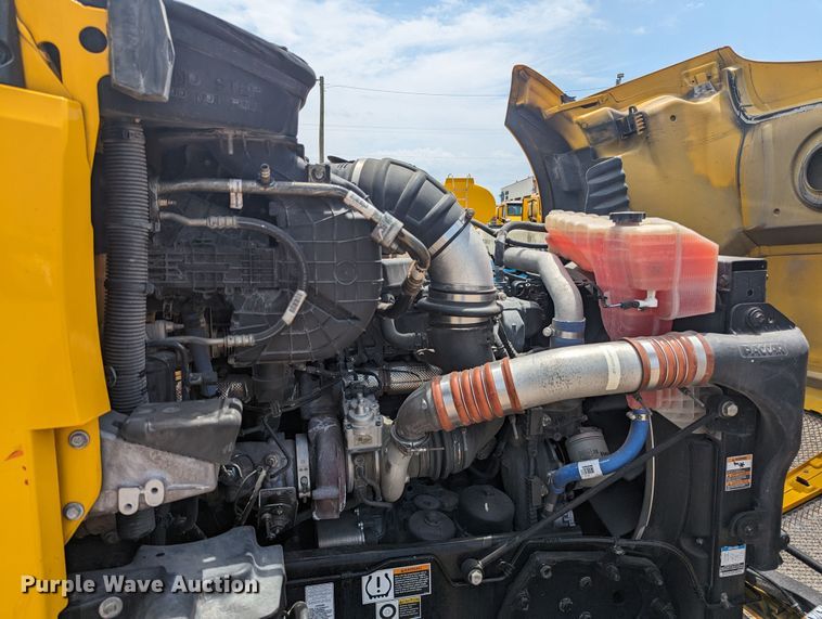 image for item MY9458 2019 Kenworth T680  semi truck