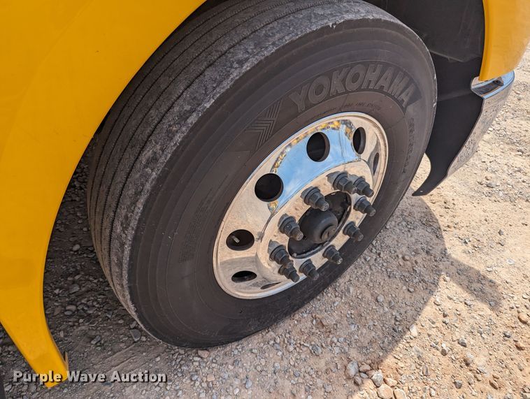 image for item MY9458 2019 Kenworth T680  semi truck