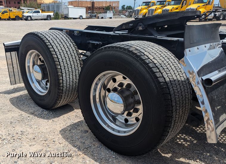 image for item MY9458 2019 Kenworth T680  semi truck