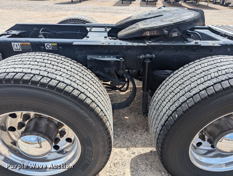 image for item MY9458 2019 Kenworth T680  semi truck