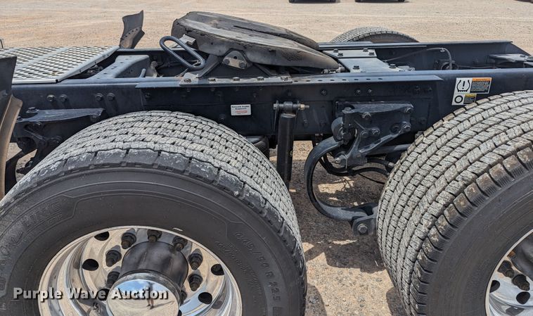 image for item MY9458 2019 Kenworth T680  semi truck