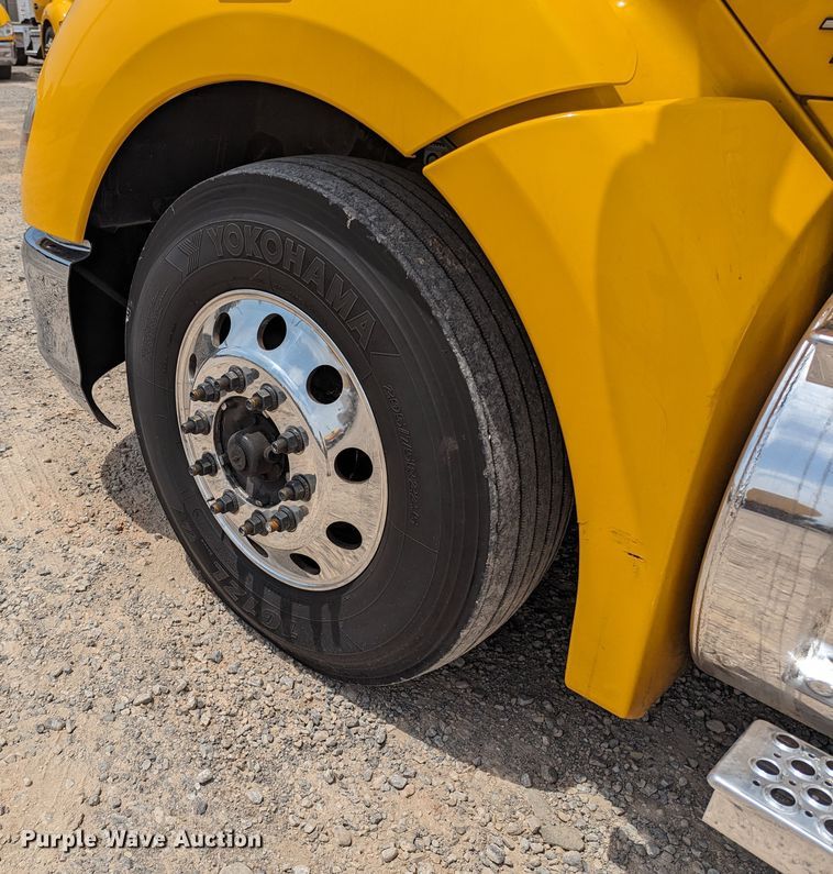 image for item MY9458 2019 Kenworth T680  semi truck