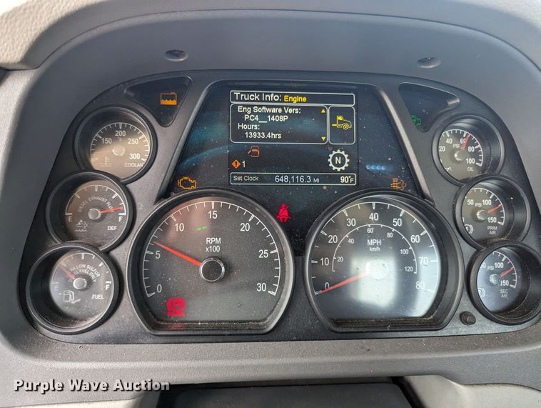 image for item MY9459 2016 Peterbilt 579  semi truck