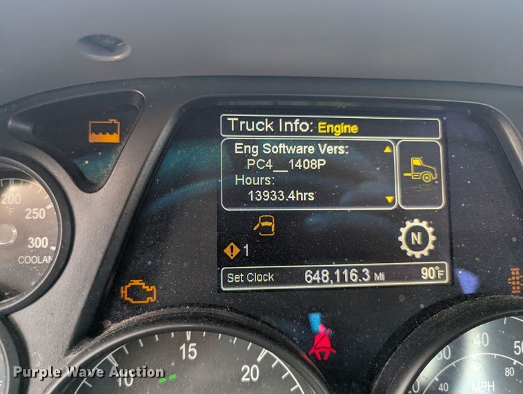 image for item MY9459 2016 Peterbilt 579  semi truck