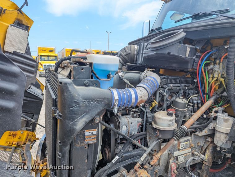 image for item MY9459 2016 Peterbilt 579  semi truck