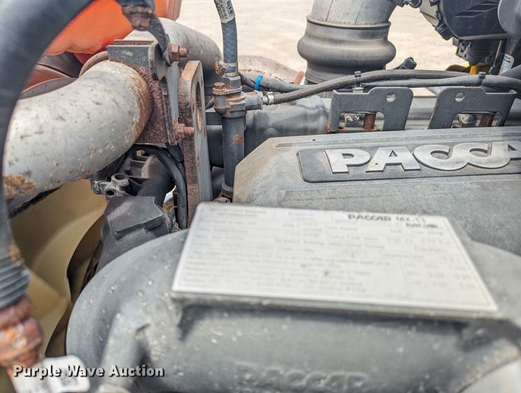 image for item MY9459 2016 Peterbilt 579  semi truck