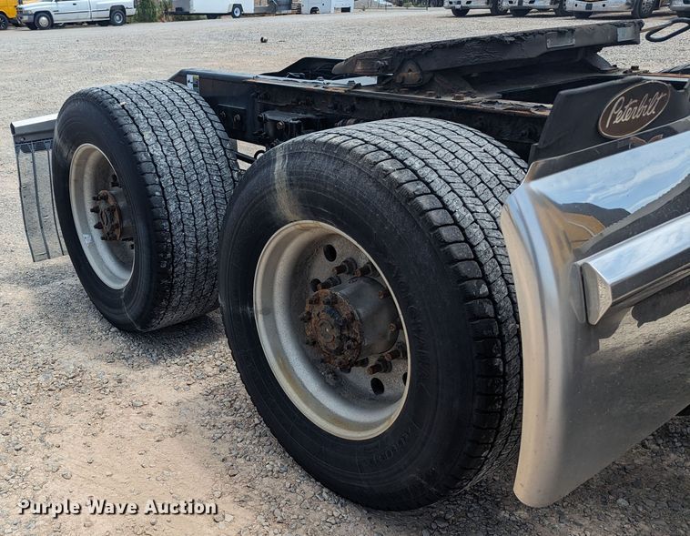 image for item MY9459 2016 Peterbilt 579  semi truck