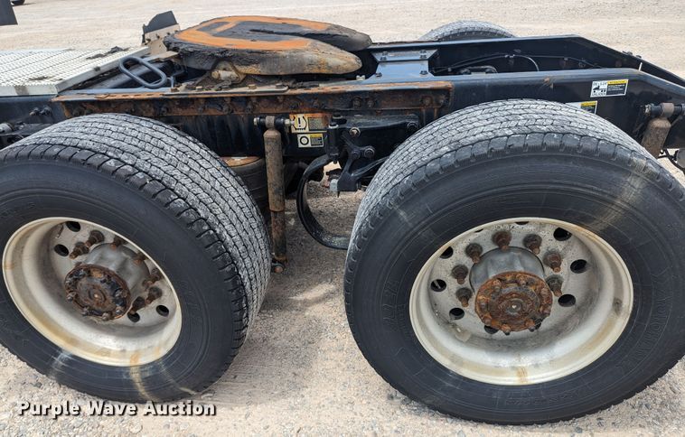 image for item MY9459 2016 Peterbilt 579  semi truck