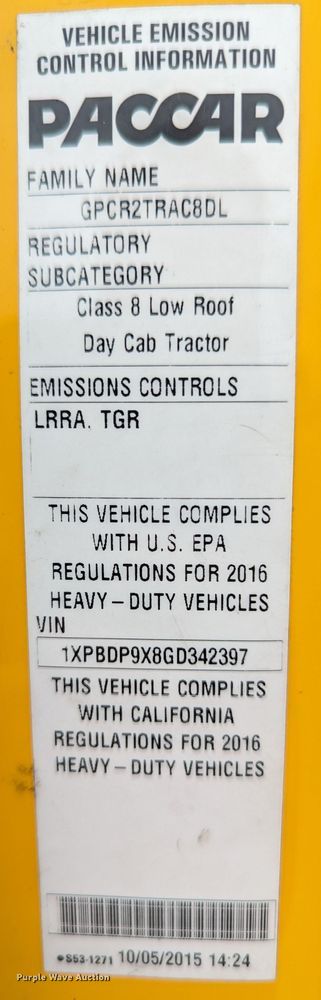 image for item MY9459 2016 Peterbilt 579  semi truck