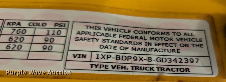 image for item MY9459 2016 Peterbilt 579  semi truck