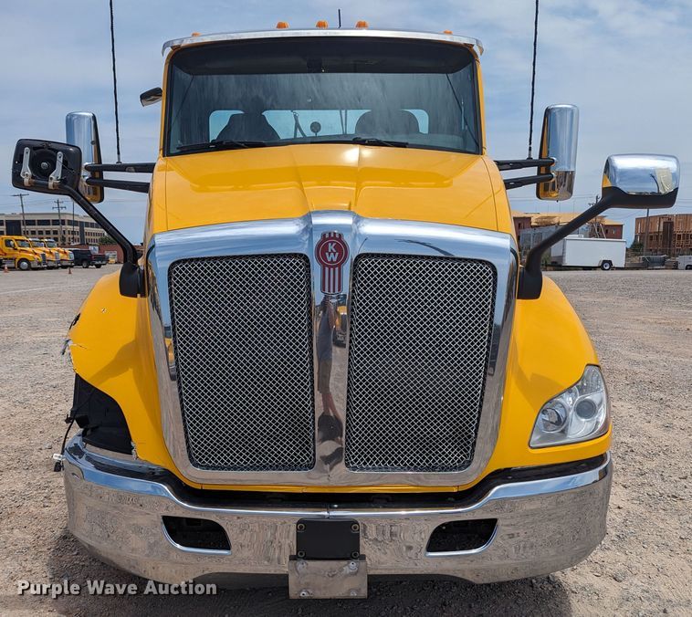 image for item MY9460 2019 Kenworth T680  semi truck