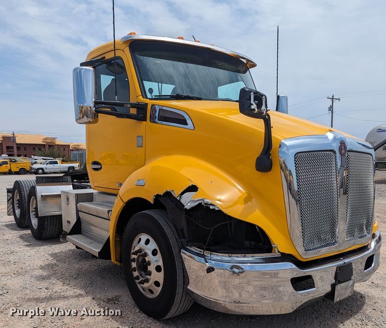 image for item MY9460 2019 Kenworth T680  semi truck